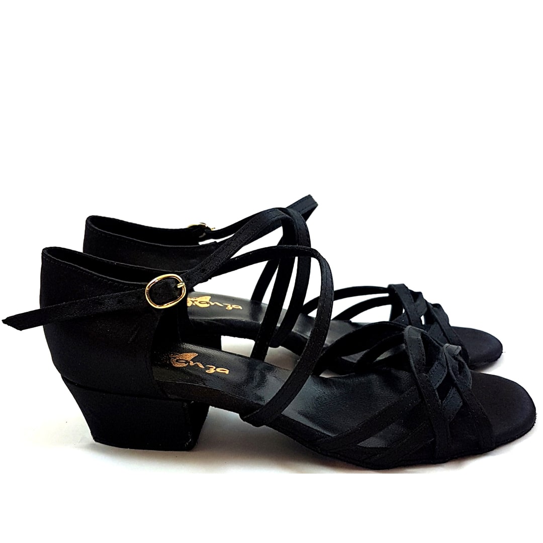 Esperanza Kinder-Tanzschuhe in Schwarz von Dancing Queens, mit Riemchendesign und Knöchelriemenschnalle, Seitenansicht.